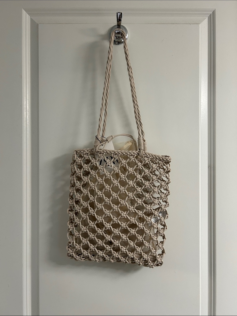 zara - woven shopper